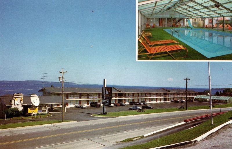 K Royale Motor Inn - Vintage Postcard